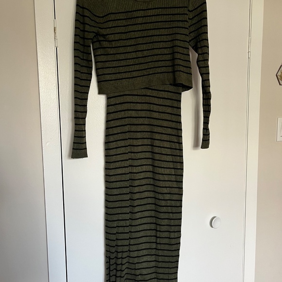 Seraphine olive green maternity and nursing sweater dress - Picture 3 of 5